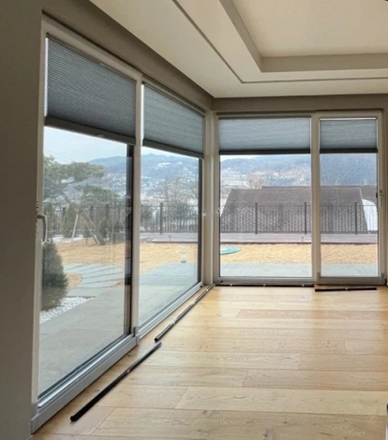 김포 단독주택 거실 통유리 블라인드 시공 전 모습