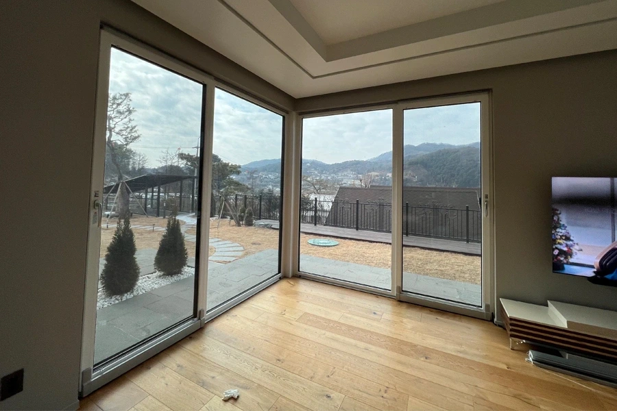 김포 단독주택 거실 코너 통유리 창문열차단 시공 후 전경