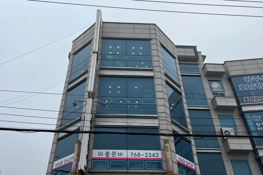 사옥 외관 주간 전경