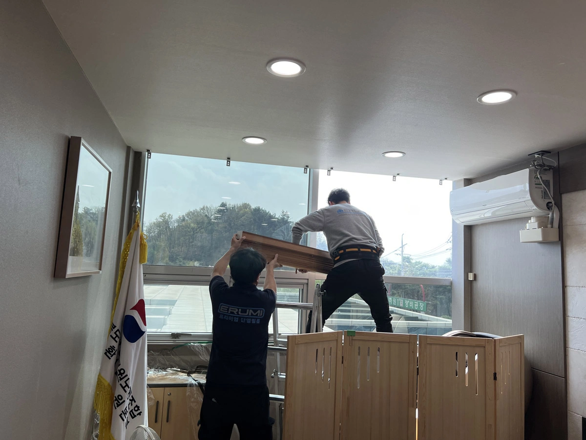 설치 작업 중인 시공 현장